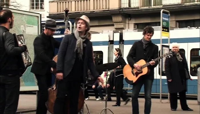 درآمدزایی از اجراهای خیابانی