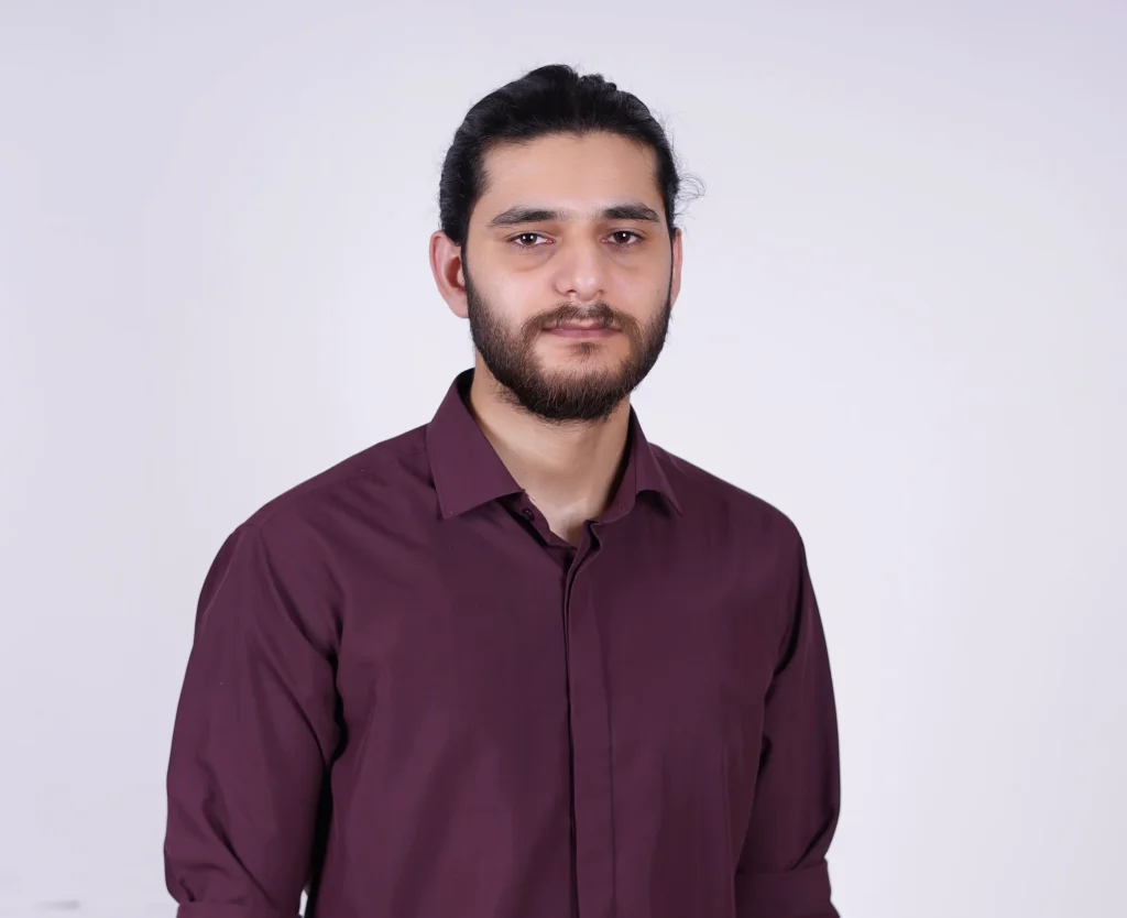 نیما صادقپور مدرس پیانو و کیبورد